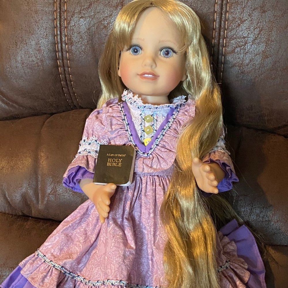 Life of Faith doll “Millie Keith” with Outfit + Books